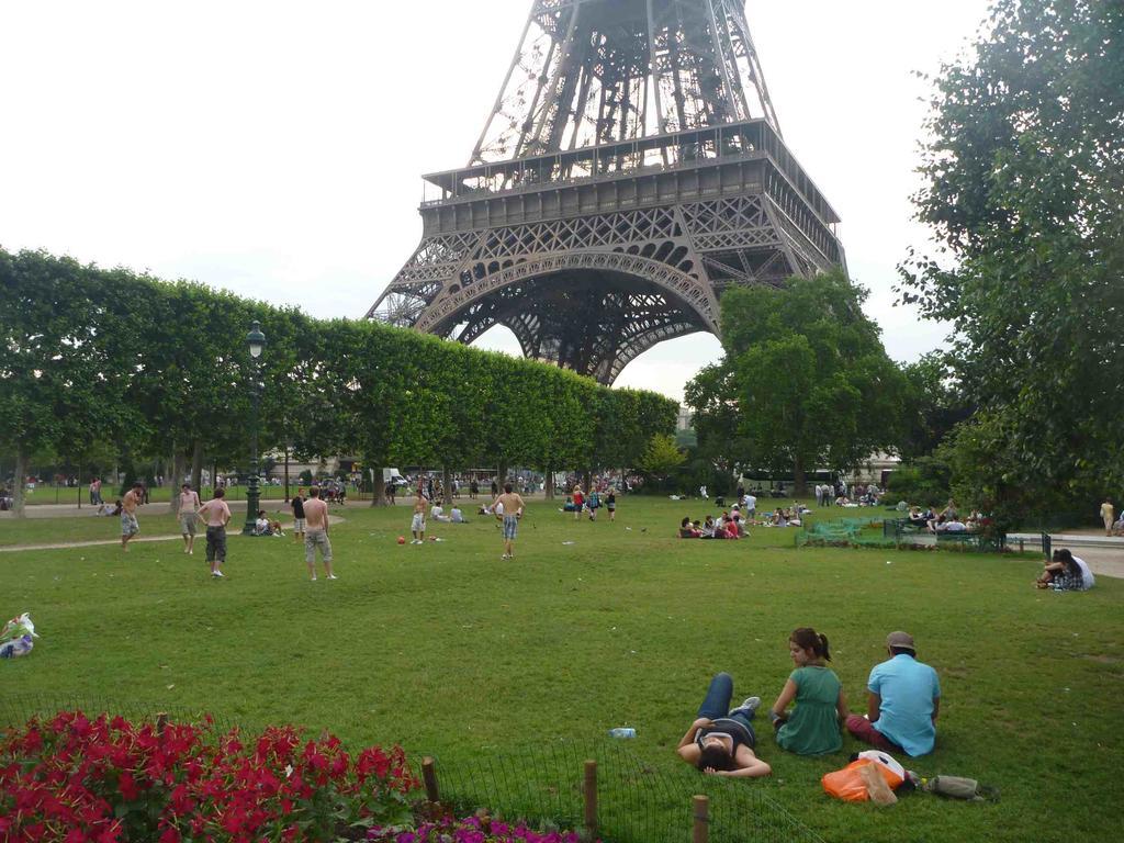 דירות פריז Eiffel Tower Champs De Mars מראה חיצוני תמונה